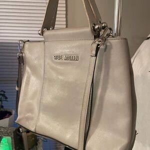 Steve Madden Gray Shoulder Bag with Structured Design